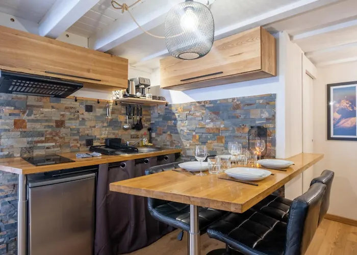 公寓 With View Near The Center Of *