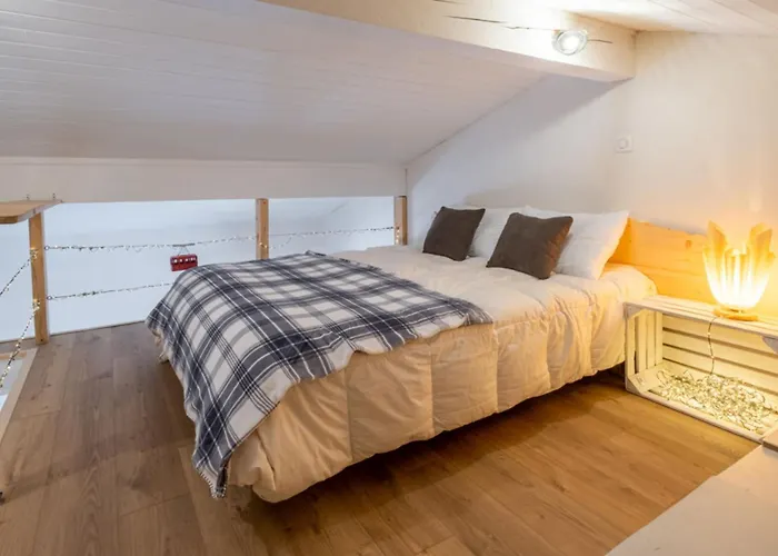 With View Near The Center Of 公寓 *