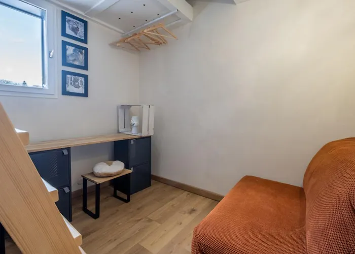 With View Near The Center Of * 霞慕尼